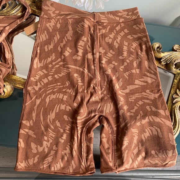 SKIMS SHORT SET BROWN - Picture 7 of 8